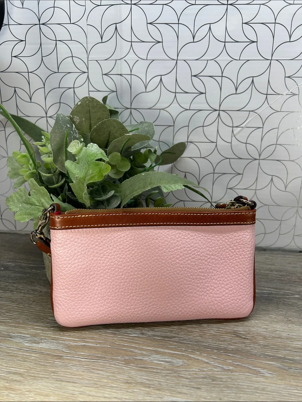 3661 Dooney & Bourke Brown Leather Wristlet with Red Lining 053661